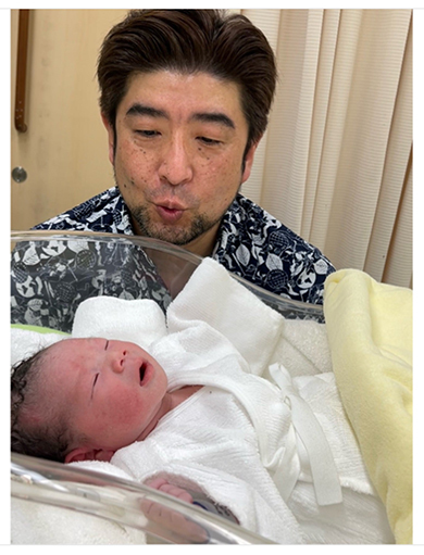 「シューイチ」ナレーションの三村ロンド、第1子女児が誕生「感極まりました」 妻はナレーターの柏田ユウリ(ねとらぼ)