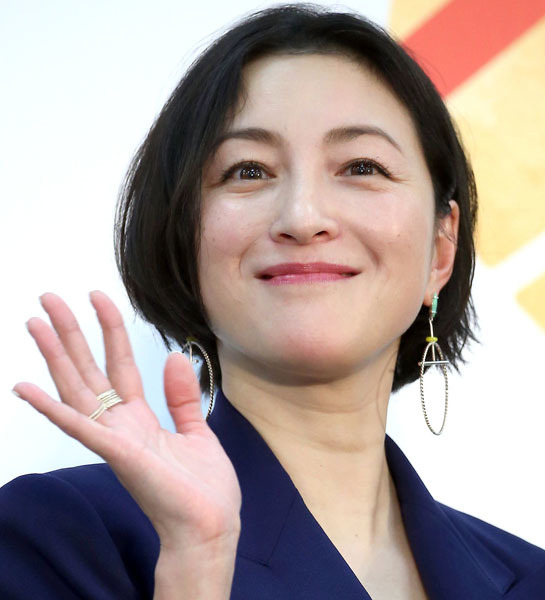 広末涼子“奔放”私生活の原点と代償…有名シェフとW不倫疑惑でママ女優のイメージ暴落(日刊ゲンダイDIGITAL)