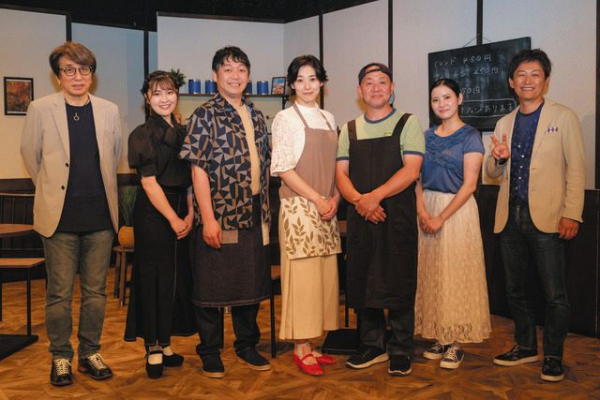 “人脈の達人”内田雅章さんプロデュースの舞台『てっちゃんの写真館』に鳳恵弥「音楽のような調和」(中日スポーツ)