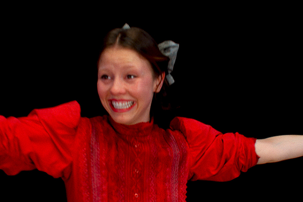 ミア・ゴス主演「Pearl パール」シリアルキラーへと覚醒直前、全身全霊で踊り狂うダンスシーン映像(映画.com)