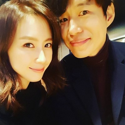 (朝鮮日報日本語版) ユ・ジュンサン＆ホン・ウニ夫妻仲良し2ショット（朝鮮日報日本語版）