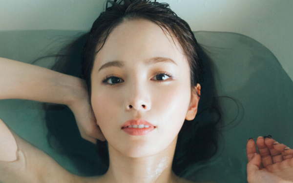 元「ラストアイドル」の西村歩乃果が初めてのランジェリー姿を披露！「私、おじさんの霊にひと目ぼれされてたんです！」(週プレNEWS)