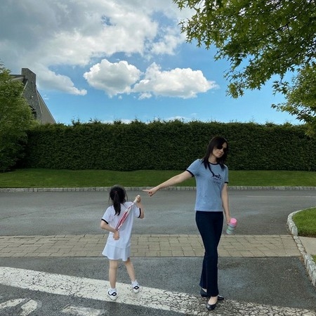 女優ソン・テヨン、愛娘とデート…母娘の愛らしさがプンプン(WoW!Korea)