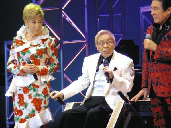 北島三郎、中野サンプラザ公演で半年ぶりの生歌唱　車いすに乗り登場「何か思い出に残ることを」(中日スポーツ)