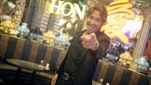 めちゃくちゃかっこいいやないかい! 羽賀研二、スーツ着た“ホスト姿”を披露 期間限定でホストに挑戦(ねとらぼ)