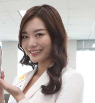 井戸田潤の妻・蜂谷晏海、ハネムーンの強烈ビキニ姿「暑すぎる　８月はどうなっちまうんだ！」(日刊スポーツ)