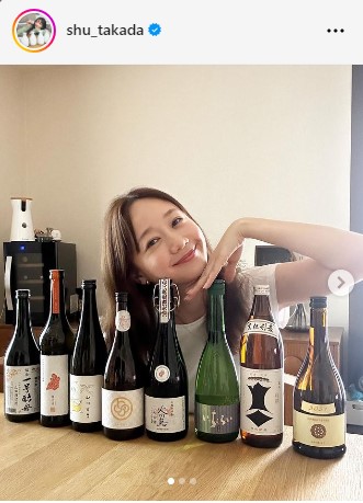 高田秋「アイーン？」大好きな日本酒に囲まれ思わずポーズが…おでこショットに「素敵」の声も(日刊スポーツ)