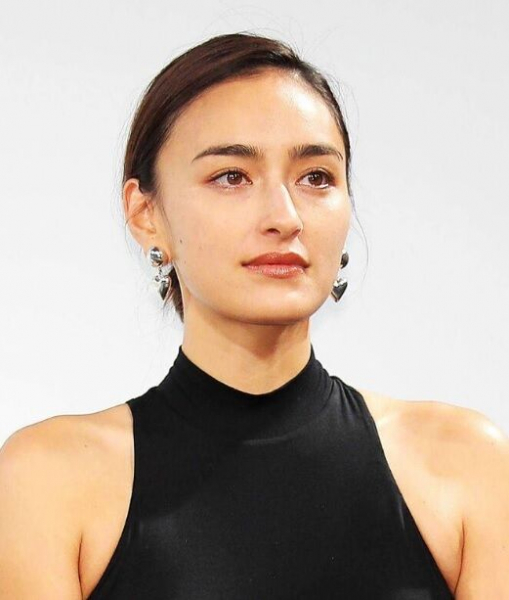 目のやり場に困る…長谷川潤、大胆スイムウェア姿が「鍛えたボディによくお似合い」「健康的」(スポーツ報知)