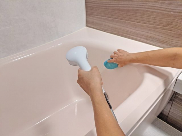 「奥さんが食器洗いのスポンジで風呂を洗ってた！」鬼越トマホーク・坂井良多が衝撃告白(フジテレビュー！！)