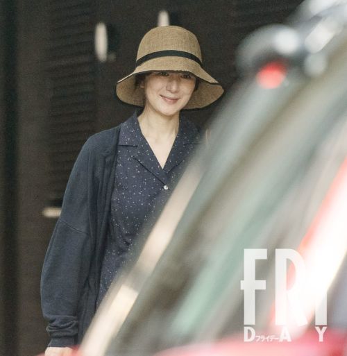 【全文公開】長谷川博己が献身的にサポートし…鈴木京香「自宅療養中『決意の姿』」を独占撮！(FRIDAY)