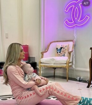 パリス・ヒルトン「体外受精・代理出産」で授かった生後6ヵ月の息子に熱いメッセージ(現代ビジネス)