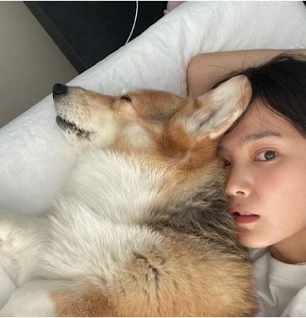 女優ユン・スンア、「老犬との生活は簡単ではないが、よりたくさん愛す」(WoW!Korea)