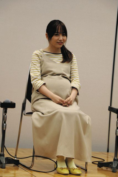 新婚の元SKE48大場美奈、“お腹ふっくら姿”で登場「10分前ぐらいにできました」舞台『呪怨』で妊婦役に挑戦(中日スポーツ)