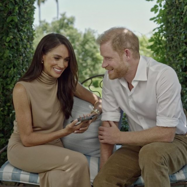 来日予定のヘンリー王子、メーガン妃と久々にメディア出演。満面の笑顔で「夫婦円満」をアピール(Harper’s BAZAAR(ハーパーズ バザー))