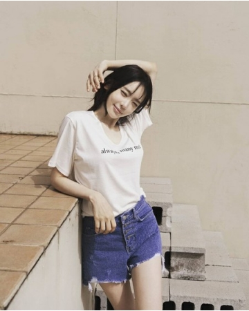 声優兼タレントのソ・ユリ、スタイル抜群の写真を公開…ダイエットに成功し47kgに(WoW!Korea)