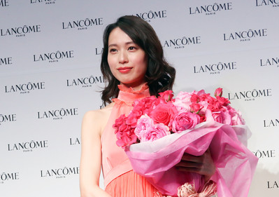 戸田恵梨香、日本人初ランコムミューズに！30代は「楽しみ」（シネマトゥデイ）