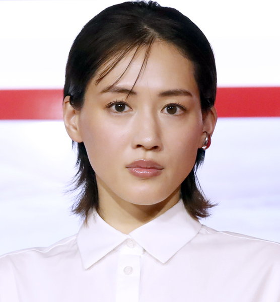 綾瀬はるか主演映画「リボルバー・リリー」興収10億円に届かず…“また”黒歴史を刻む可能性(日刊ゲンダイDIGITAL)