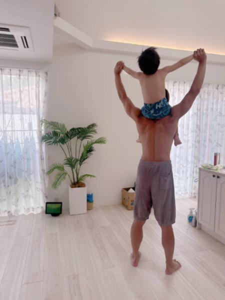 辻希美、杉浦太陽＆三男の“裸族な親子”SHOT公開＆夏休みの宿題事情も明かす「昔ながらのゲーム作り」(E-TALENTBANK)