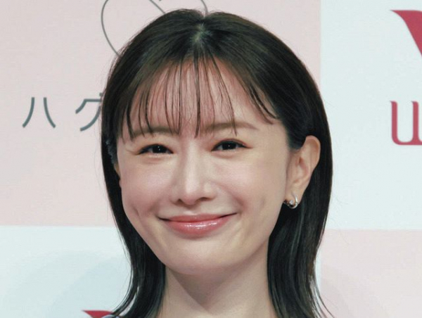 「まさか今、オファーが」松本まりかが『ゼクシィ』の表紙モデルに　「今回ばかりは『結婚』をすこし想像」(中日スポーツ)