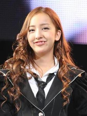 超人気アイドルグループ出身者は早くママになる？　板野友美が第１子妊娠発表(夕刊フジ)