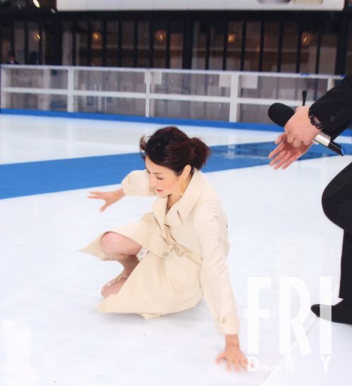 ’11年に見せた美しき「氷上転倒」、買い物姿は癒し系…井川遥「日曜劇場」出演決定！美しき画像集(FRIDAY)