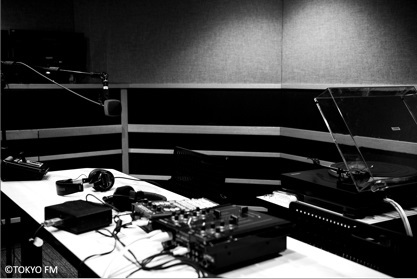 村上春樹「日曜日の夜ですから、彼女たちの仕掛ける優しい罠を心置きなく楽しんでください」自身のラジオ番組『村上RADIO』で“お色気女性ヴォーカル”特集(TOKYO FM＋)