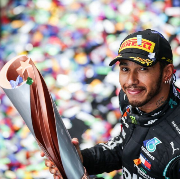 F1界の絶対王者にして世紀のモテ男、ルイス・ハミルトンの華やかな恋愛半生と苦労体験(25ans（ヴァンサンカン）)