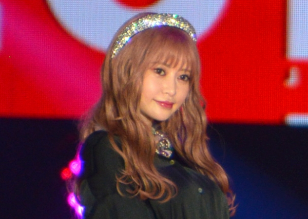 ヘラヘラ三銃士・まりな、結婚を発表「私にはこの人しかいない」(オリコン)