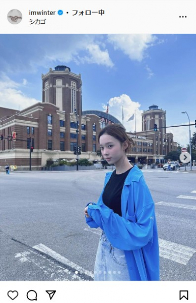 aespaのWINTER　シカゴでお菓子詰め合わせの彼女感たっぷりショット「結婚して」の声(日刊スポーツ)