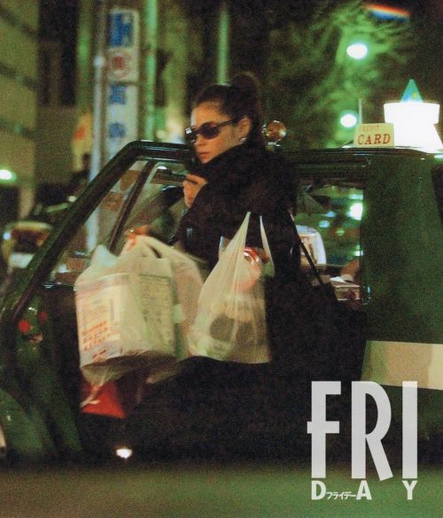 〈私の青春にはすべて彼がいます〉祝・結婚10年…！松浦亜弥「アイドル時代から育んだ愛の現場」写真(FRIDAY)