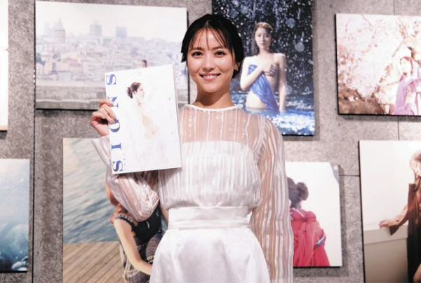 石川恋、30歳の節目迎え「これ以上ない最高の写真集ができた」 結婚は…「すてきなタイミングがあったら」(中日スポーツ)
