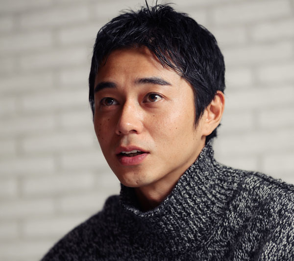 東出昌大がひろゆきとのアフリカ旅でワイルド系に大変身 狩猟生活とヘビ料理でパワーアップ(日刊ゲンダイDIGITAL)