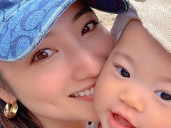 元グラドル紗綾、よその赤ちゃんの“縦抱き”を見て胸が苦しく　「母が無知だと病気になる」と持論も(ねとらぼ)