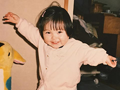 尼神インター・誠子、ニッコニコな幼少期ショットがかわいすぎる　「子供の頃から愛くるしいね」「笑顔が最高」と反響(ねとらぼ)