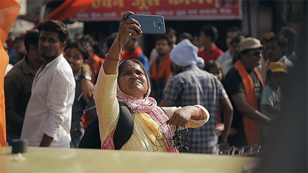 【「燃えあがる女性記者たち」評論】差別や保守的な社会に抗い、社会を変えようとする女性たちの決意と熱意に学ぶ(映画.com)