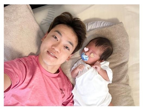 「2人で営業回れるね」　おばたのお兄さん、生後3カ月の息子との“親子まーきのっ”がめちゃかわ(ねとらぼ)