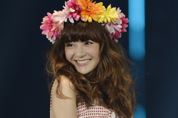 佐藤ありさ、小学校に入学した娘とのツーショット公開→「後ろ姿も素敵」「成長が早すぎてびっくり」の声(BuzzFeed Japan)