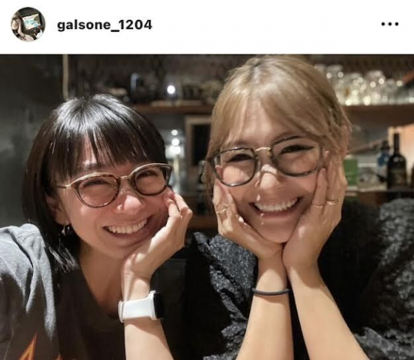 ギャル曽根、時東ぁみとのメガネ姿&密着ツーショに「とってもいい笑顔」「楽しさ伝わってきます」の声(スポーツ報知)