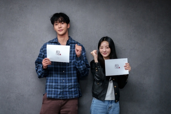 SF9 ロウン＆チョ・イヒョン出演の新ドラマ「婚礼大捷」台本読み合わせの現場を公開(Kstyle)