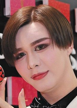 Mattがすっぴん公開 自前のまつ毛増え『エクステたくさんつけられる』に「美容液欲しい」「美し過ぎるぅ～」と反響(中日スポーツ)