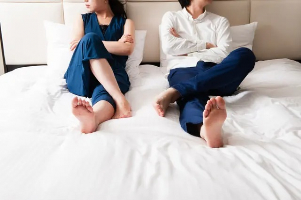 30代女性のレス体験談「パートナーからの拒否にどう立ち向かう？」(MORE)