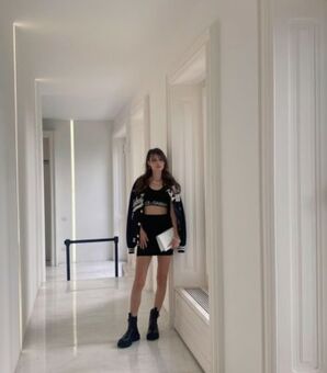 「脚長すぎる…」マギーのカジュアルファッションに、ファン「ドツボで可愛すぎる」「マギーさんッ格好ィィィ～ッ」と感嘆の声...!!(現代ビジネス)