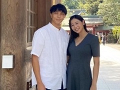 “ビーチの妖精”坂口佳穂、第1子妊娠を幸せ報告 美男子ラガーマンとの夫婦ショットに「イケメンと美女のベビー楽しみ」(ねとらぼ)