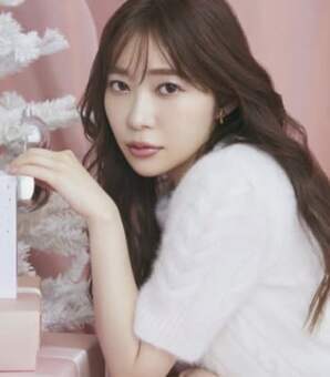 クリスマスが待ちきれない！指原莉乃の白ニットにファン「莉乃愛してる～」「可愛すぎる！」と大歓喜！(現代ビジネス)