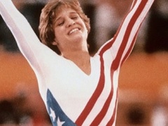 ロス五輪で金メダルの元女子体操選手、非常に珍しい肺炎でICU入りし「命がけで戦っている」 健康保険なく娘が高額治療費の支援呼びかけ(ねとらぼ)