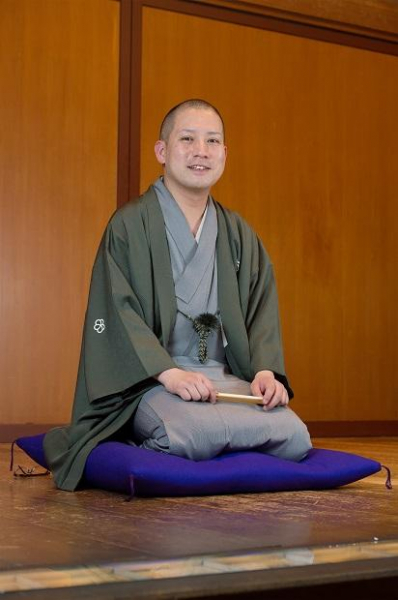 春風亭一之輔 楽屋のお弁当を持って帰るエコバッグを持参 遅めの晩酌の肴に(AERA dot.)