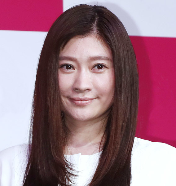 篠原涼子「ハイエナ」地上波主演で完全復活アピール…視聴者食傷気味の“髪かき上げ”はしばらく封印？(日刊ゲンダイDIGITAL)