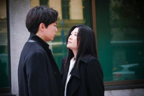 ドラマ「ハイエナ」“凛子”篠原涼子の正体が判明し反響 「展開が読めなくて面白い」「篠原涼子ワールド全開」(エンタメOVO)