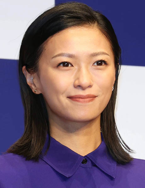 榮倉奈々のアパレル副業は手堅いスタートも…賀来賢人との“夫婦共演”は販売面にどう影響？(日刊ゲンダイDIGITAL)