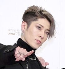 ３児の父・ＭＩＹＡＶＩ、実母も参加で人気映画のファミリーに変身「家族全員、本気なのが素敵」の声(スポーツ報知)